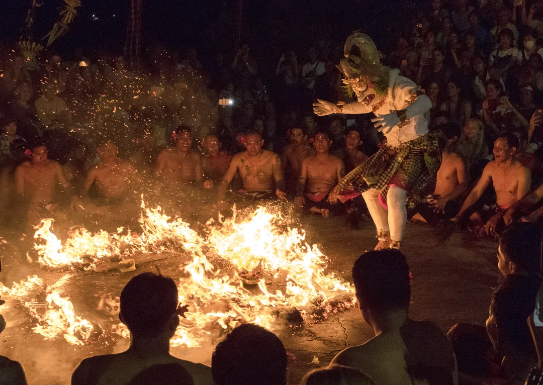 https://www.kura2bus.com/id-usd/tours/uluwatu-sunset-kecak-dance-jimbaran-seafood-dinner