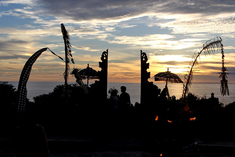 https://www.kura2bus.com/id-usd/tours/uluwatu-sunset-kecak-dance-jimbaran-seafood-dinner