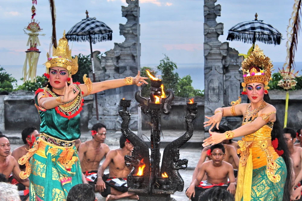 https://www.kura2bus.com/id-usd/tours/uluwatu-sunset-kecak-dance-jimbaran-seafood-dinner