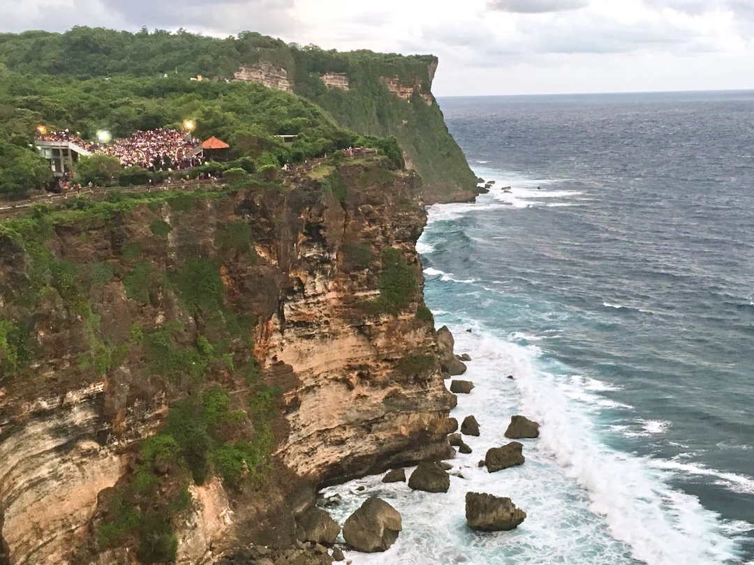 https://www.kura2bus.com/id-usd/tours/uluwatu-sunset-kecak-dance-jimbaran-seafood-dinner