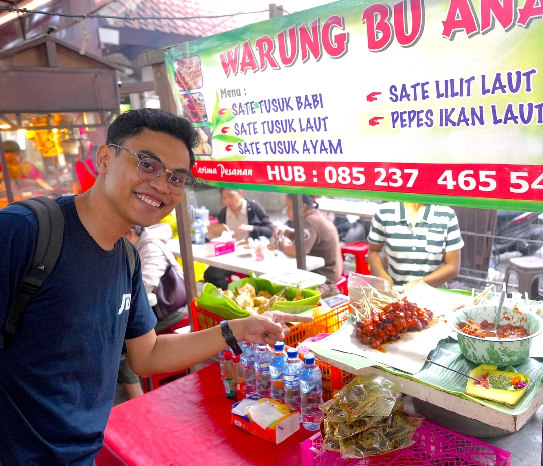 Traditional market and culinary Bali experience with local food stalls and Balinese street food