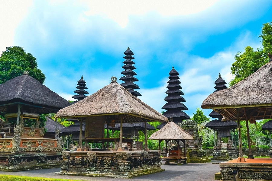 https://www.kura2bus.com/id-usd/tours/mengwi-temple-bali-monkey-forest-and-tanah-lot-tour