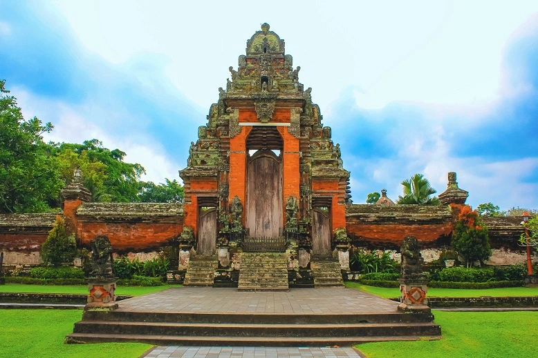 https://www.kura2bus.com/id-usd/tours/mengwi-temple-bali-monkey-forest-and-tanah-lot-tour