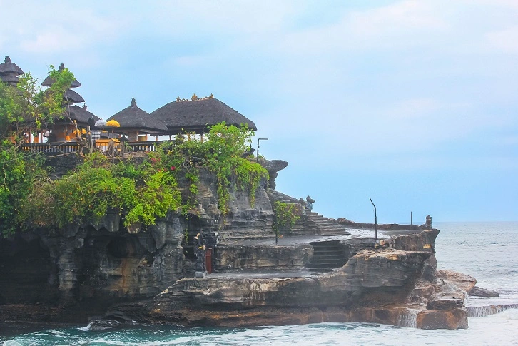 https://www.kura2bus.com/id-usd/tours/mengwi-temple-bali-monkey-forest-and-tanah-lot-tour