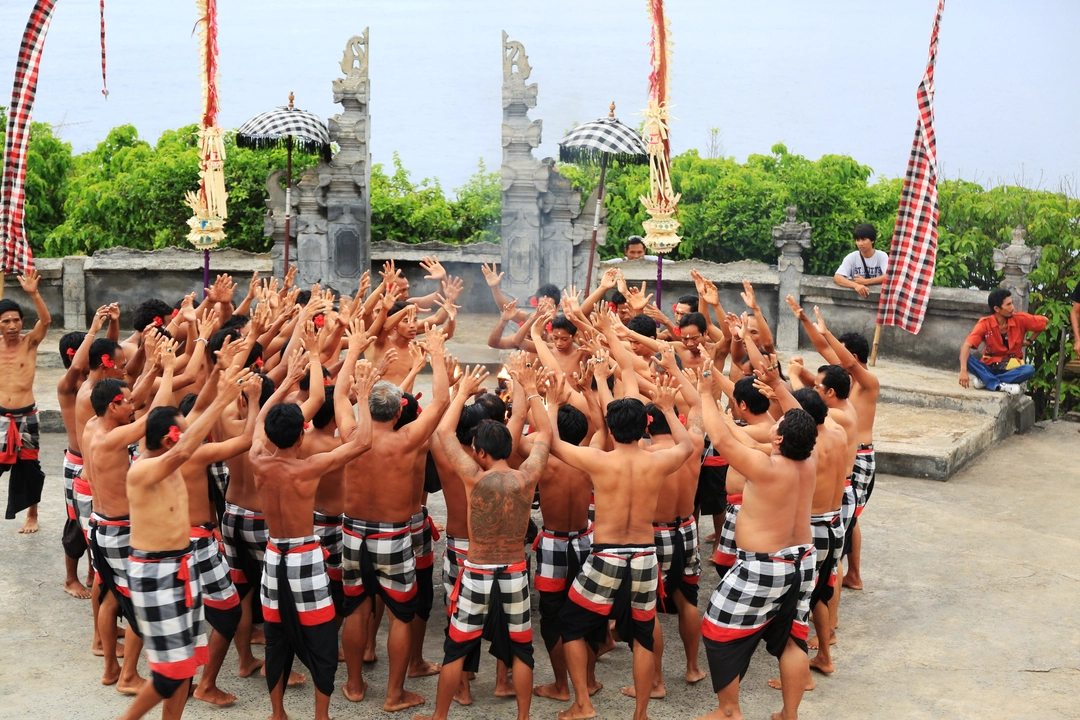 https://www.kura2bus.com/id-usd/tours/uluwatu-sunset-kecak-dance-jimbaran-seafood-dinner