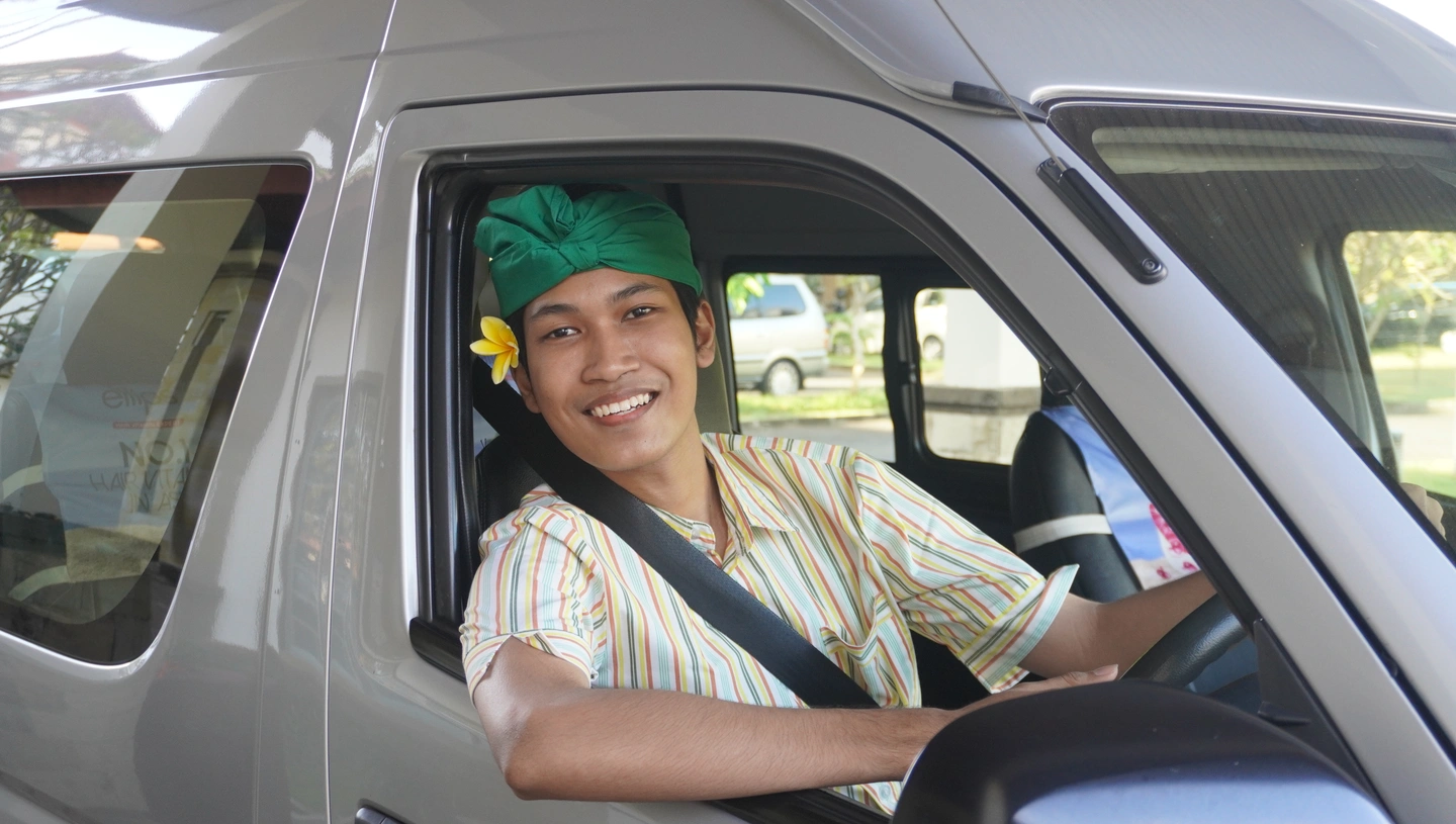 HIACE 2.JPG